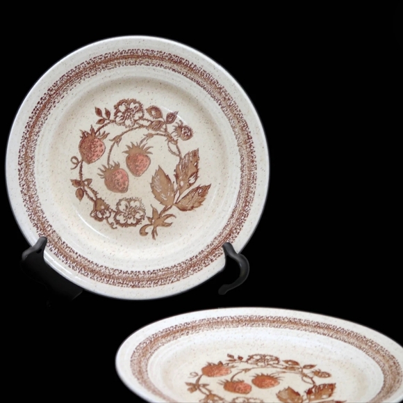 Set of six retro vintage (1970s) Churchill China Wild Strawberry luncheon plate - Picture 1 of 9